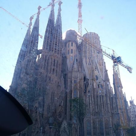 Apartamento Sagrada Familia Barcelona Luaran gambar